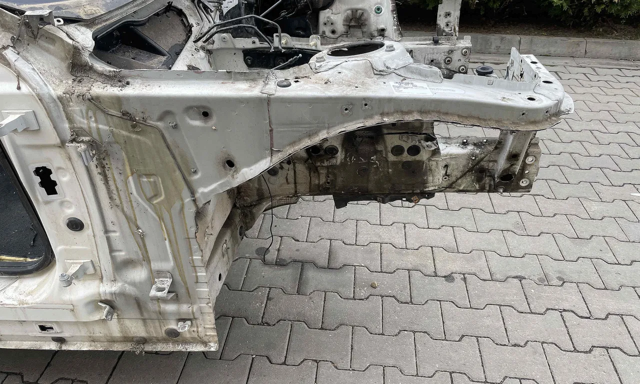 LONJERON DREAPTA BMW 1 2011-2019