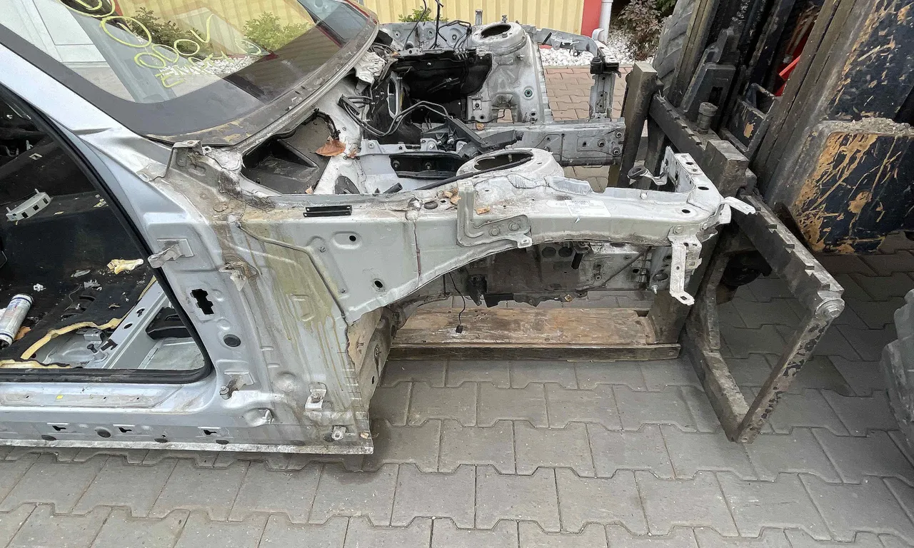LONJERON DREAPTA BMW 1 2011-2019