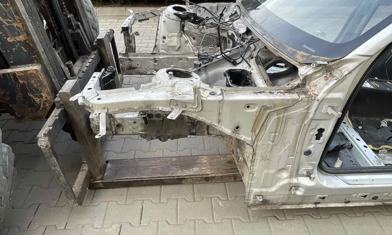 LONJERON STANGA BMW 1 2011-2019