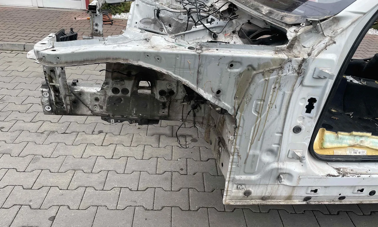 LONJERON STANGA BMW 1 2011-2019