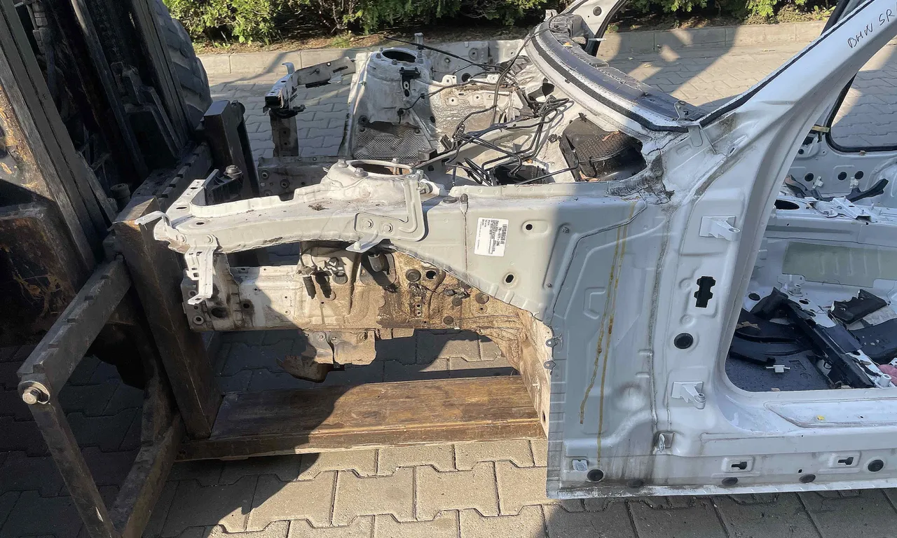 LONJERON STANGA BMW 1 2011-2019
