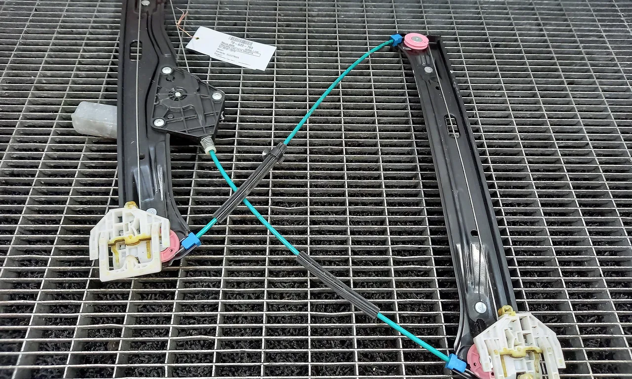 MACARA USA FATA DREAPTA BMW 1 2011-2019