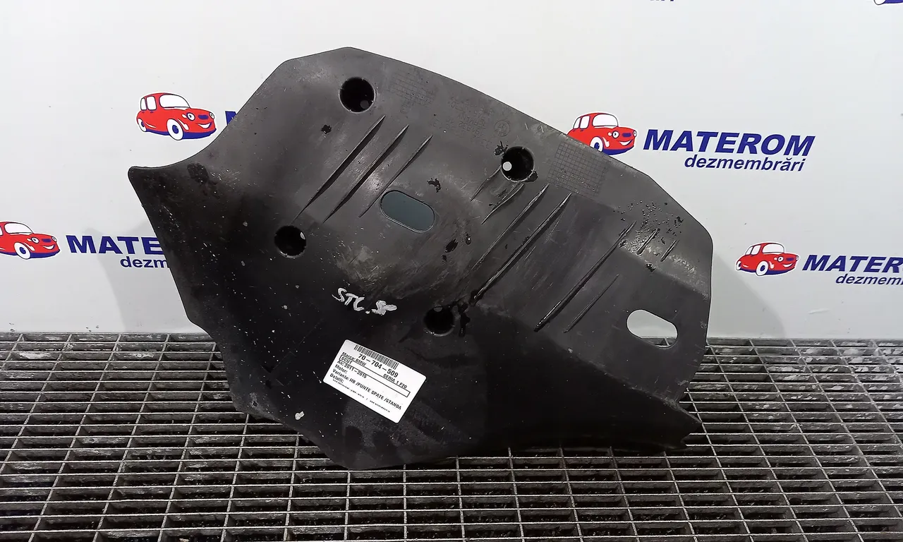 SCUT SUB MASINA BMW 1 2011-2019
