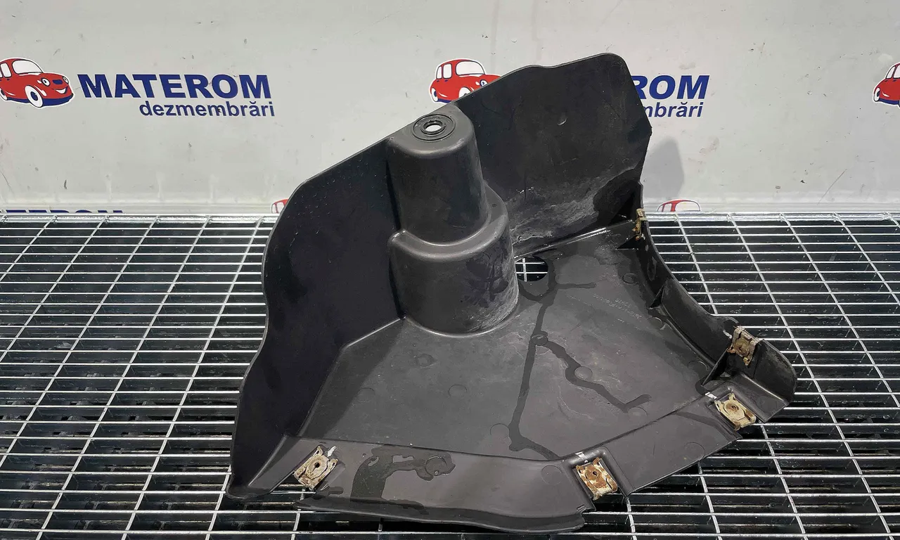 SCUT SUB MASINA BMW 1 2011-2019