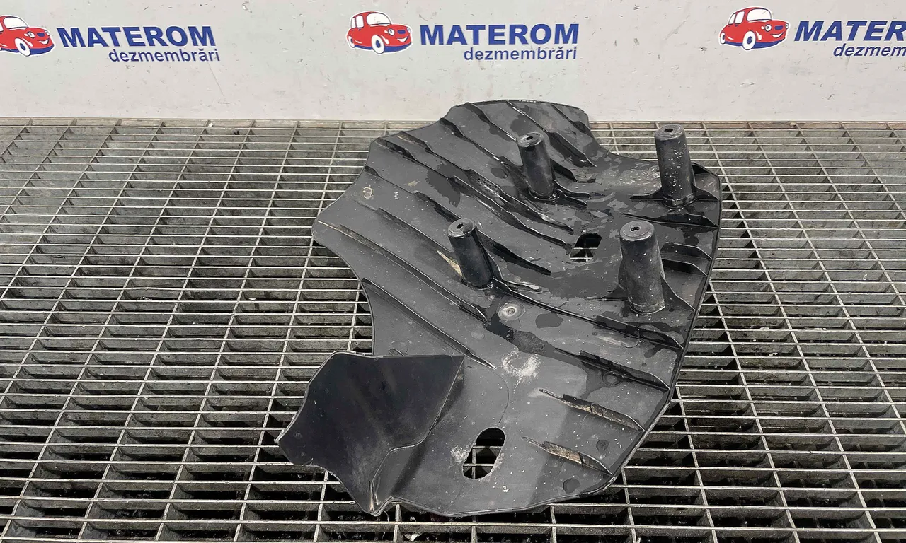 SCUT SUB MASINA BMW 1 2011-2019
