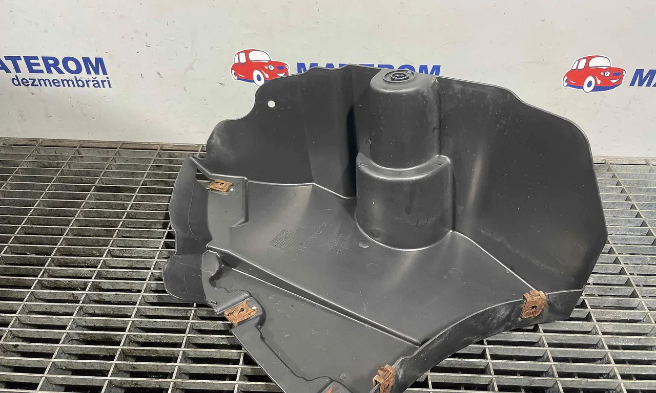 SCUT SUB MASINA BMW 1 2011-2019