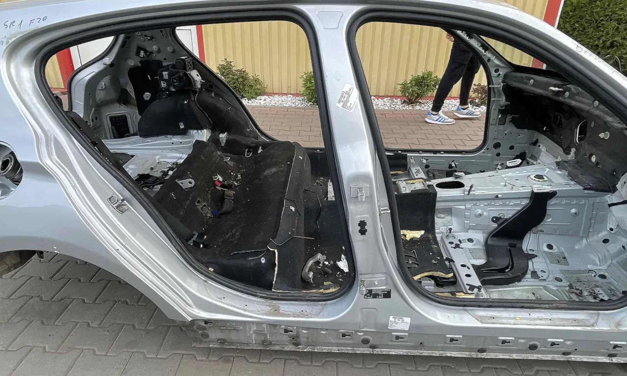 STALP MIJLOC DREAPTA BMW 1 2011-2019