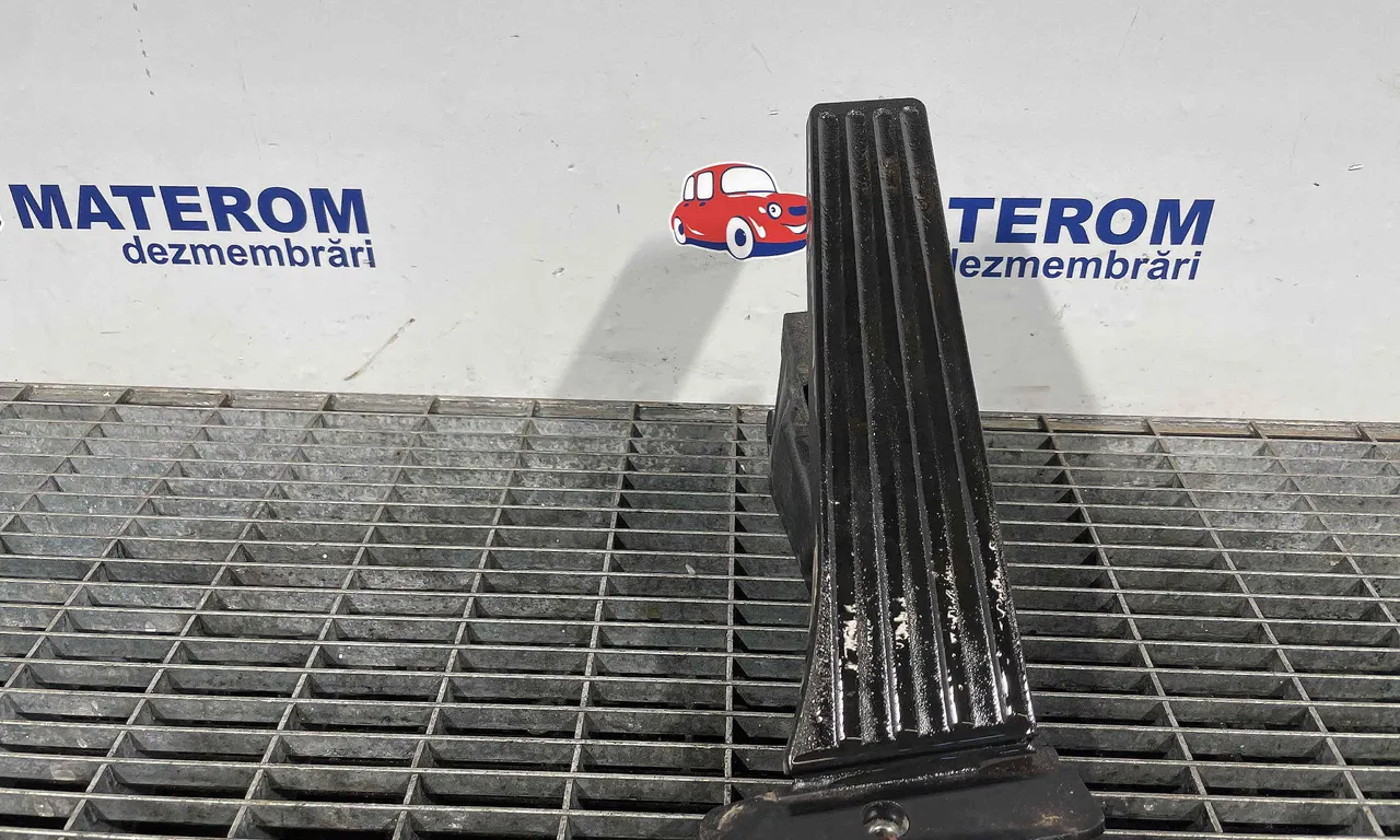 PEDALA ACCELERATIE BMW 1 2011-2019