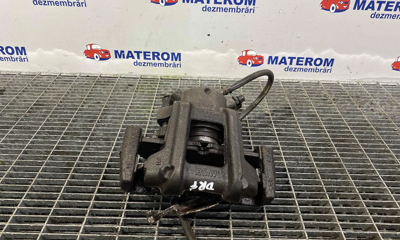 ETRIER FATA DREAPTA BMW 1 2011-2019