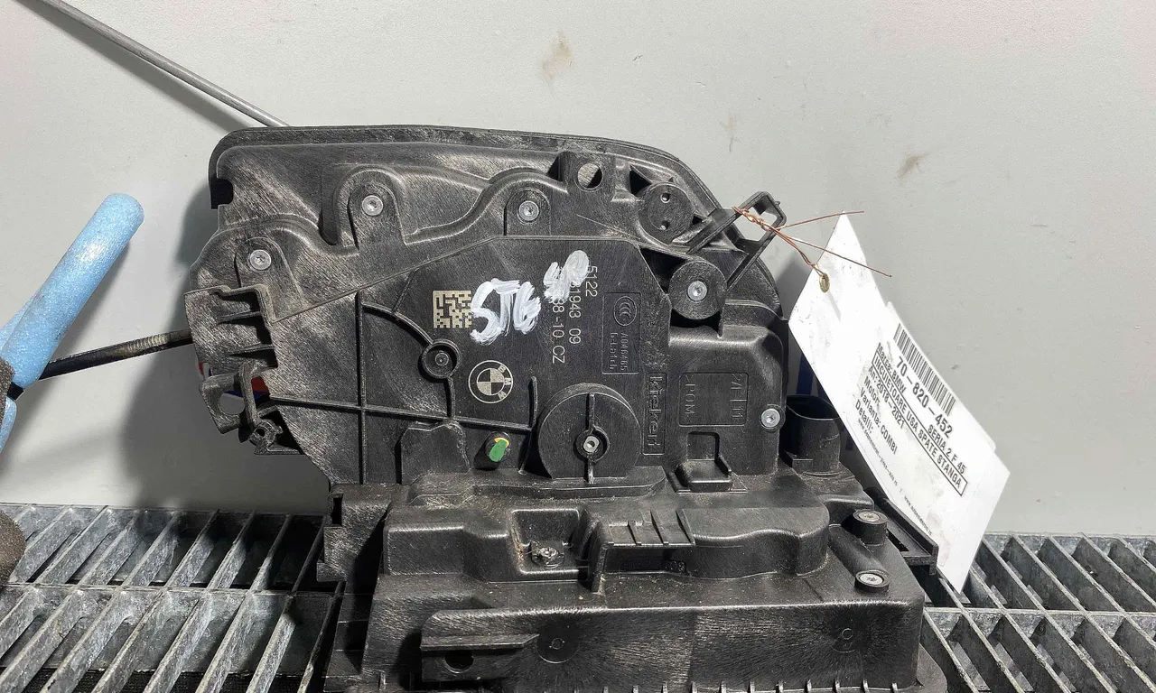 INCUIETOARE USA SPATE STANGA BMW 2 Active 2013-2021