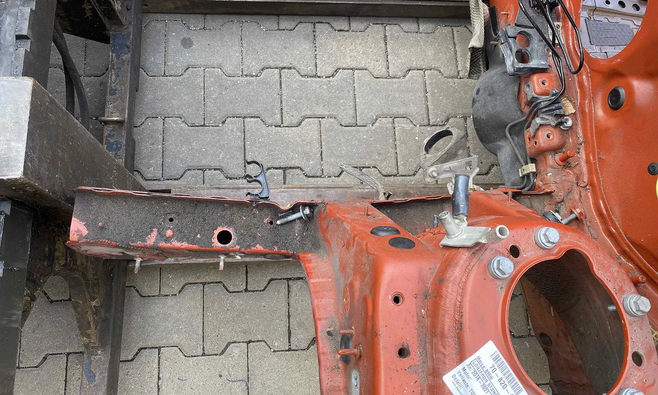 LONJERON STANGA BMW 2 Active 2013-2021