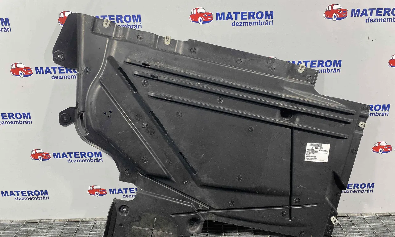 SCUT SUB MASINA BMW 2 Active 2013-2021