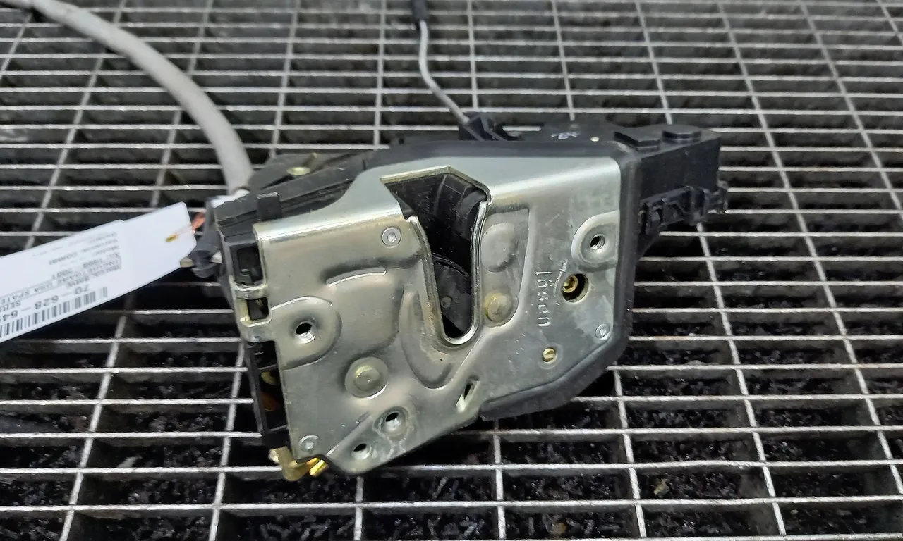 INCUIETOARE USA SPATE DREAPTA BMW 3 1997-2005