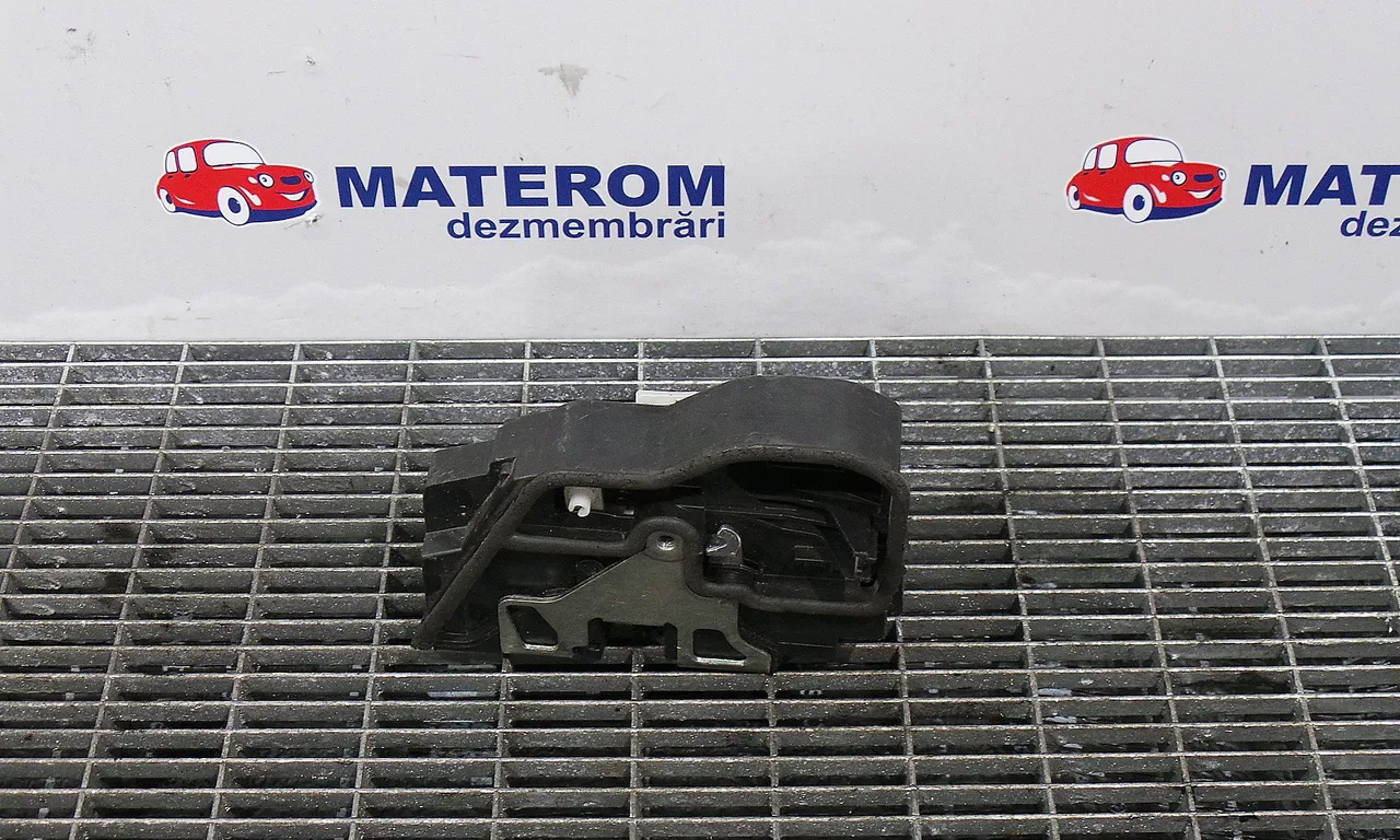 INCUIETOARE USA SPATE STANGA BMW 3 1997-2005