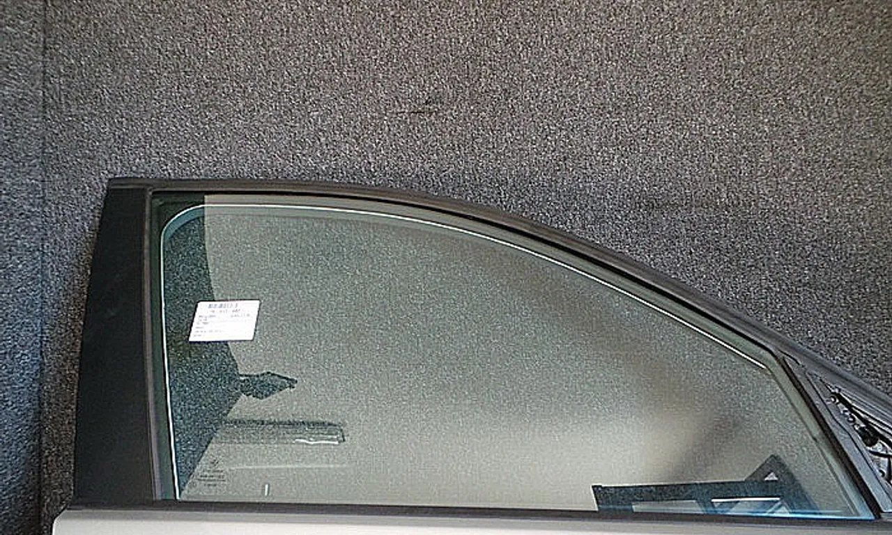 GEAM FATA DREAPTA BMW 3 2004-2012