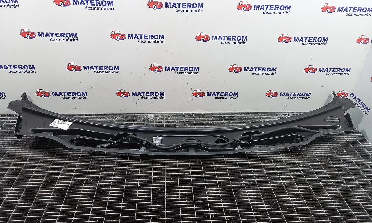 GRILA SUB PARBRIZ BMW 3 2004-2012