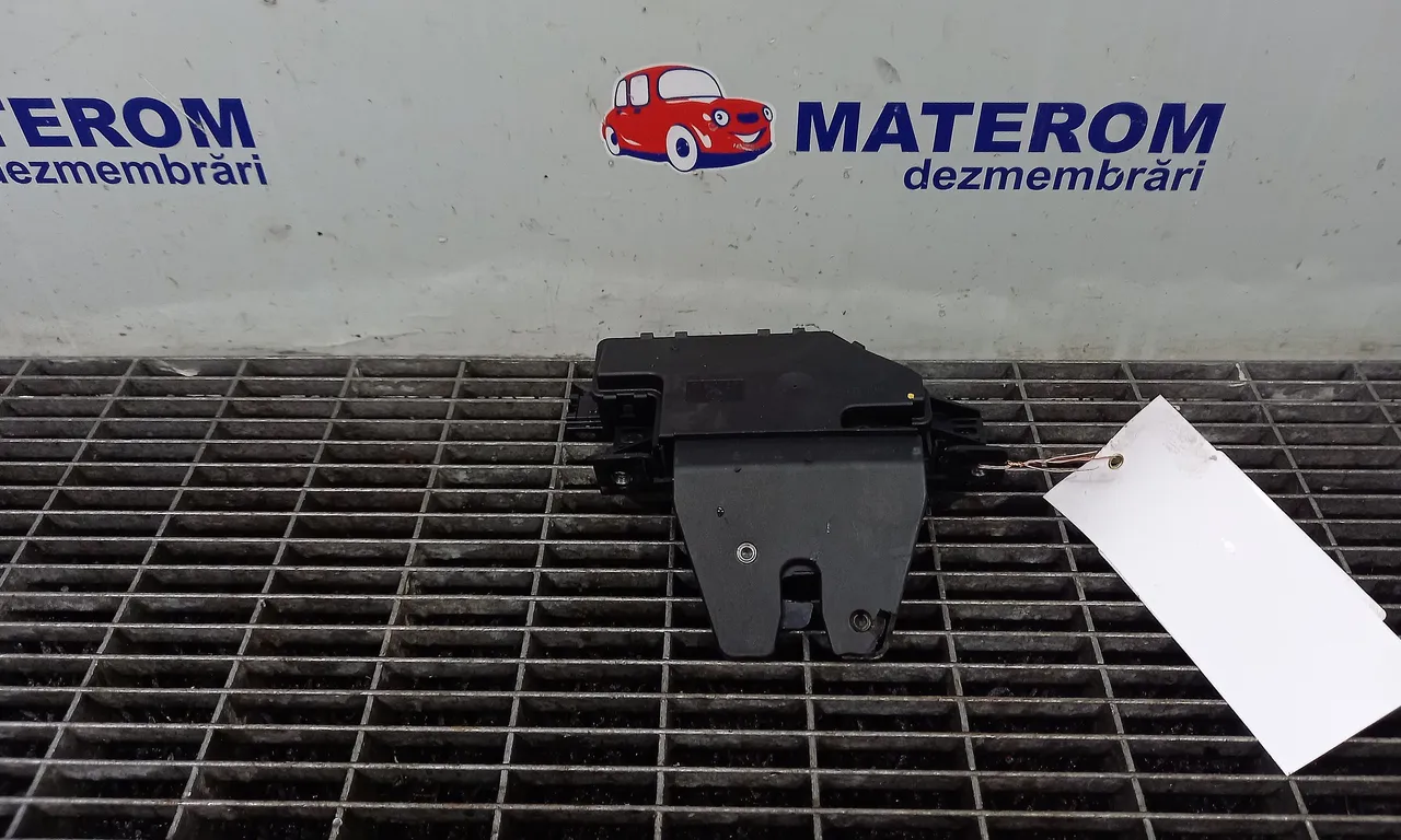 INCUIETOARE CAPOTA SPATE BMW 3 2004-2012