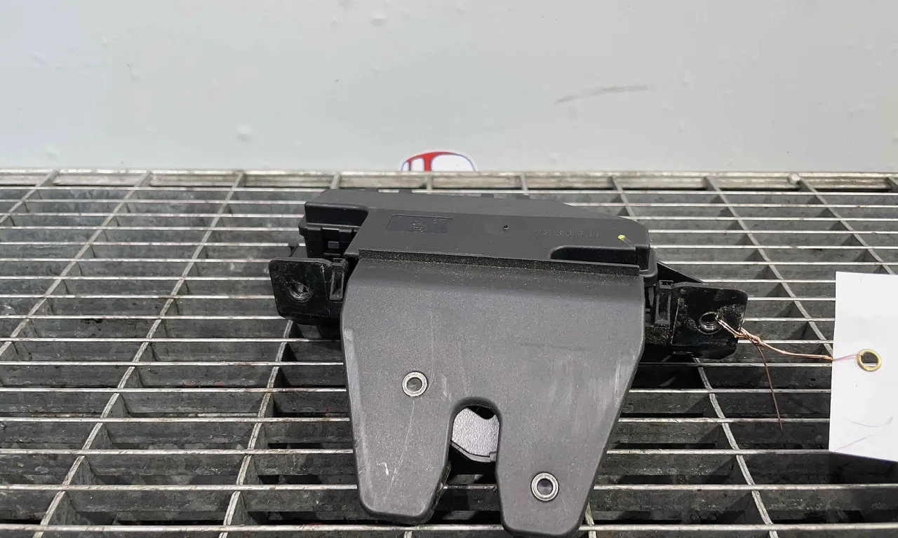 INCUIETOARE CAPOTA SPATE BMW 3 2004-2012