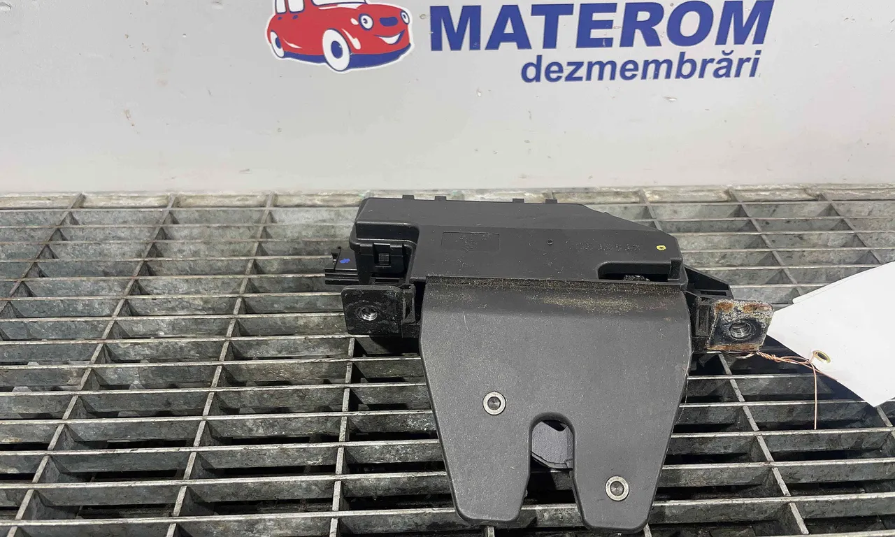 INCUIETOARE CAPOTA SPATE BMW 3 2004-2012