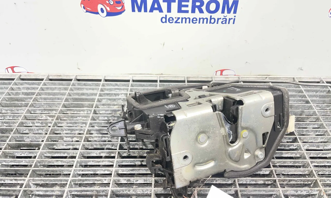 INCUIETOARE USA FATA DREAPTA BMW 3 2004-2012