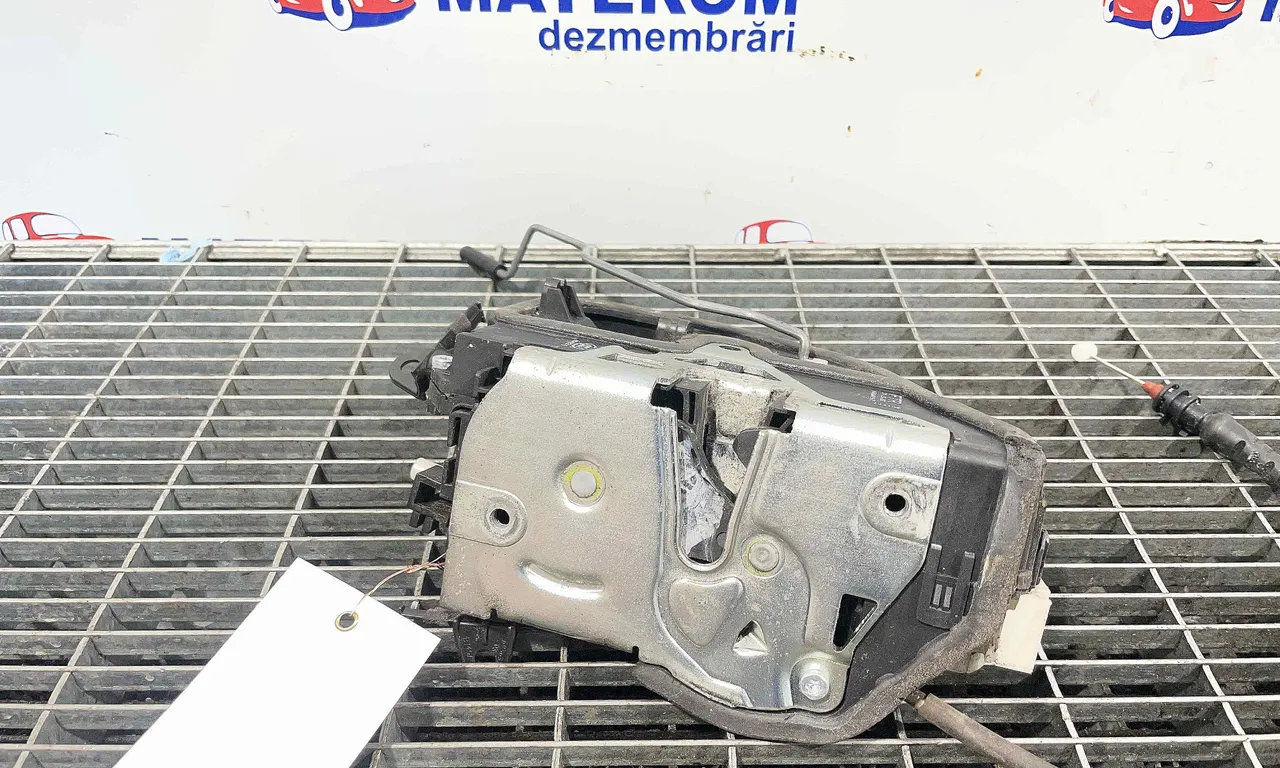 INCUIETOARE USA FATA DREAPTA BMW 3 2004-2012