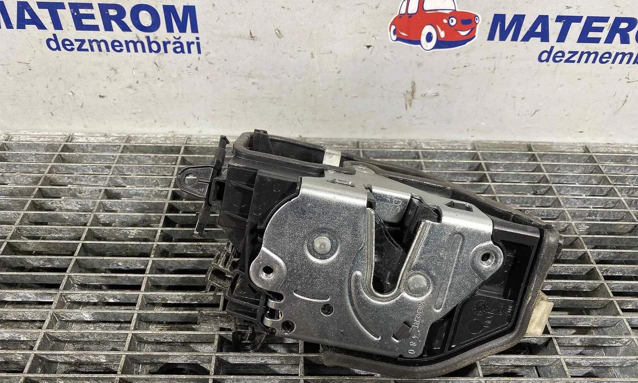 INCUIETOARE USA FATA DREAPTA BMW 3 2004-2012