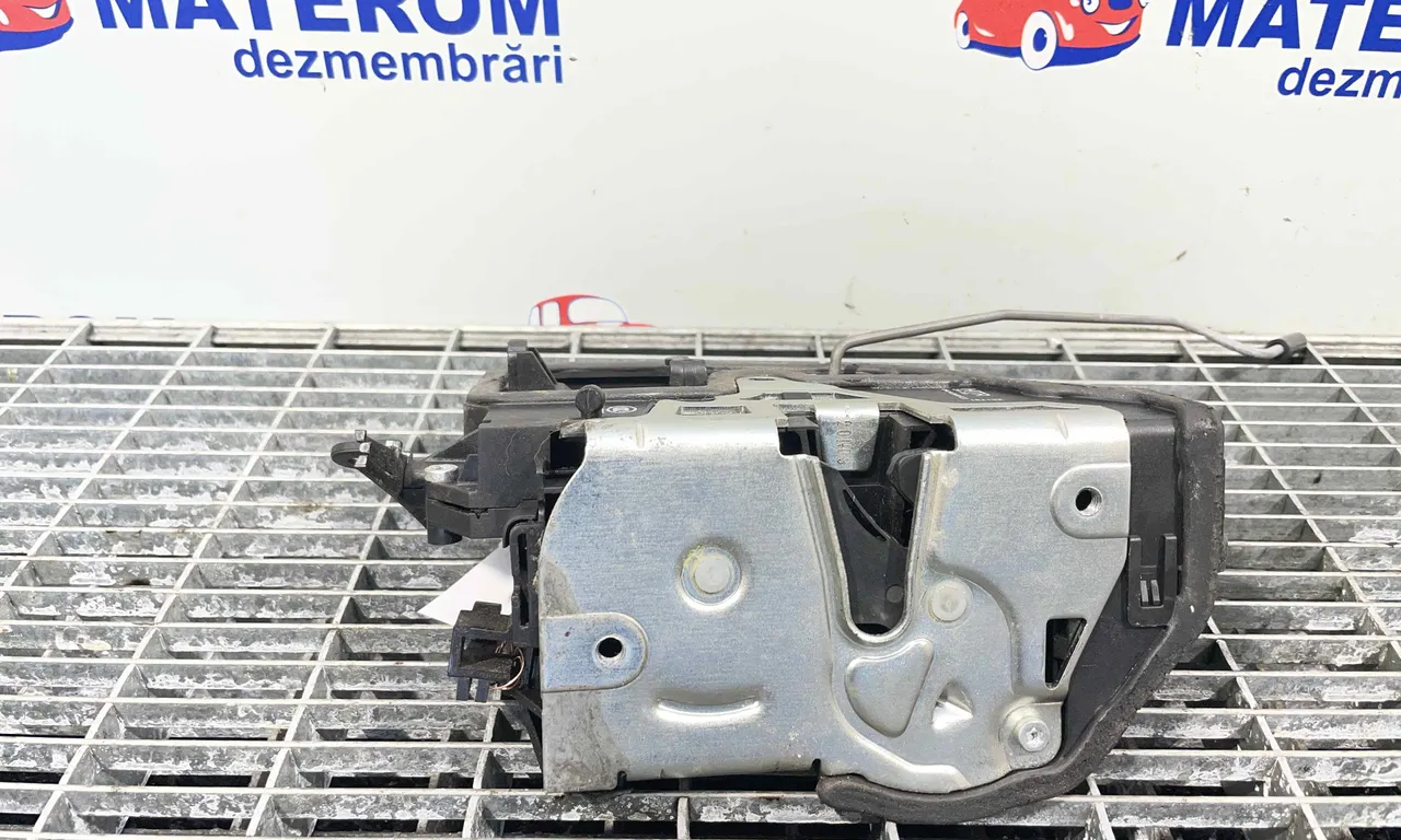 INCUIETOARE USA SPATE DREAPTA BMW 3 2004-2012