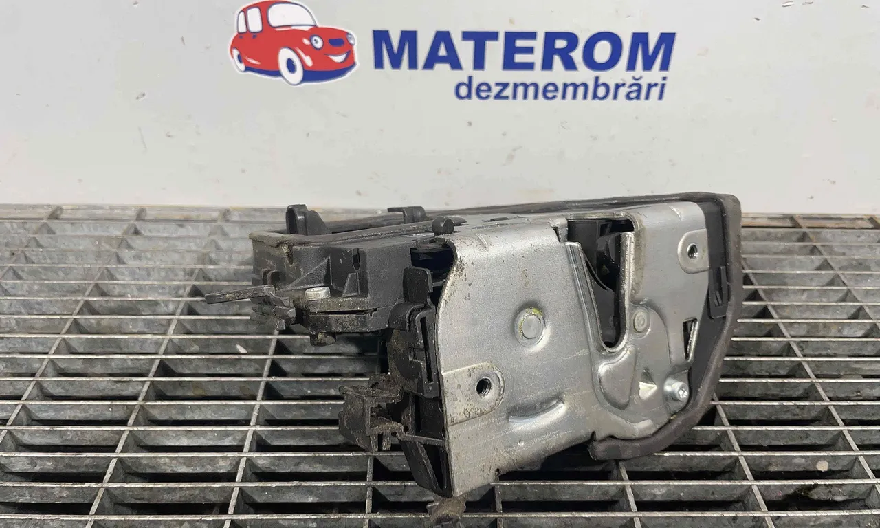 INCUIETOARE USA SPATE DREAPTA BMW 3 2004-2012
