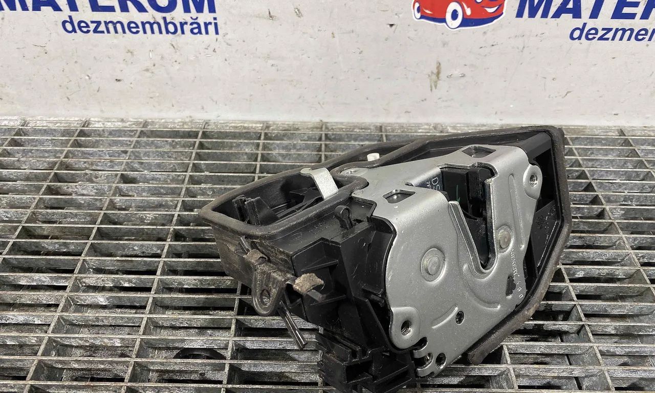 INCUIETOARE USA SPATE DREAPTA BMW 3 2004-2012
