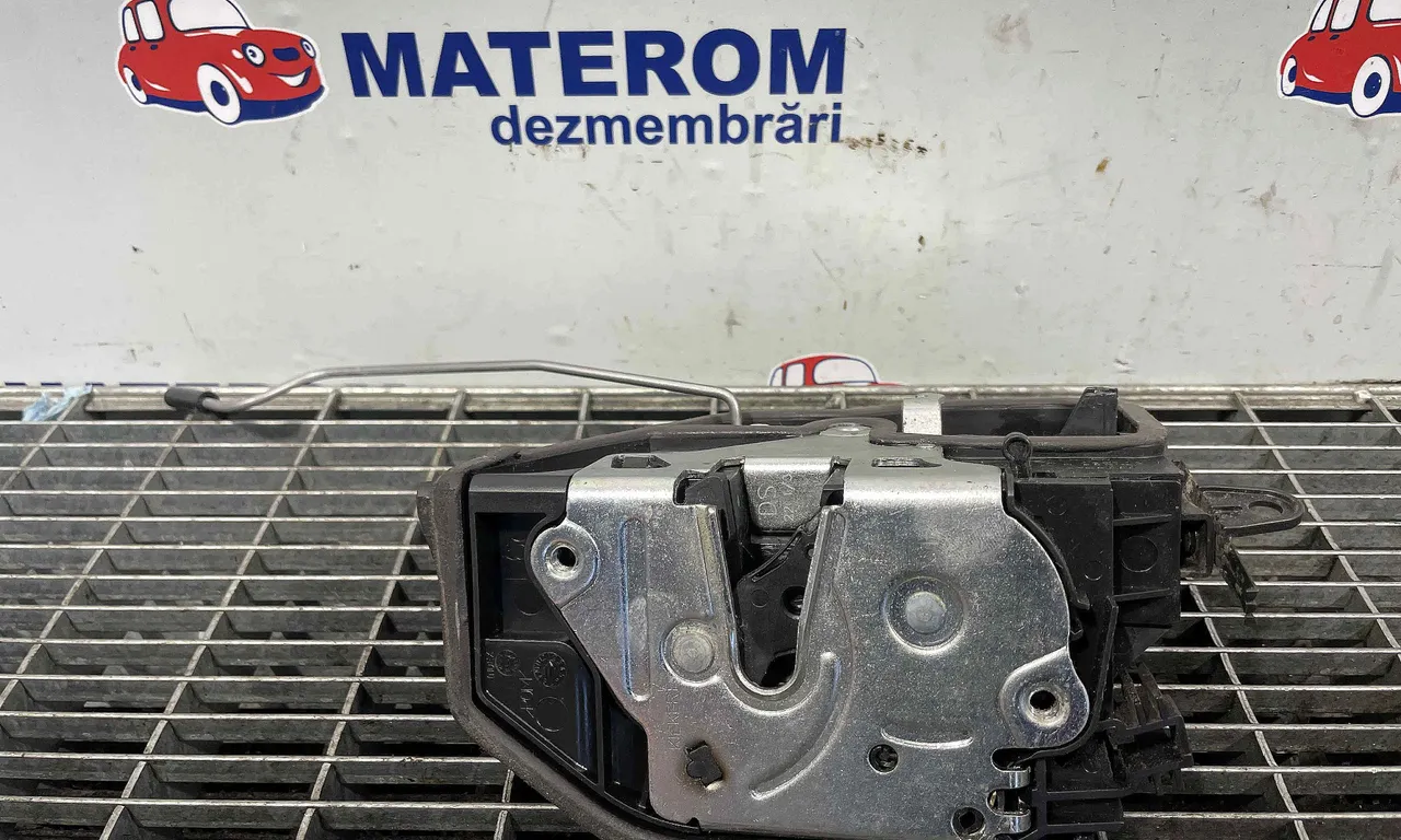 INCUIETOARE USA SPATE STANGA BMW 3 2004-2012