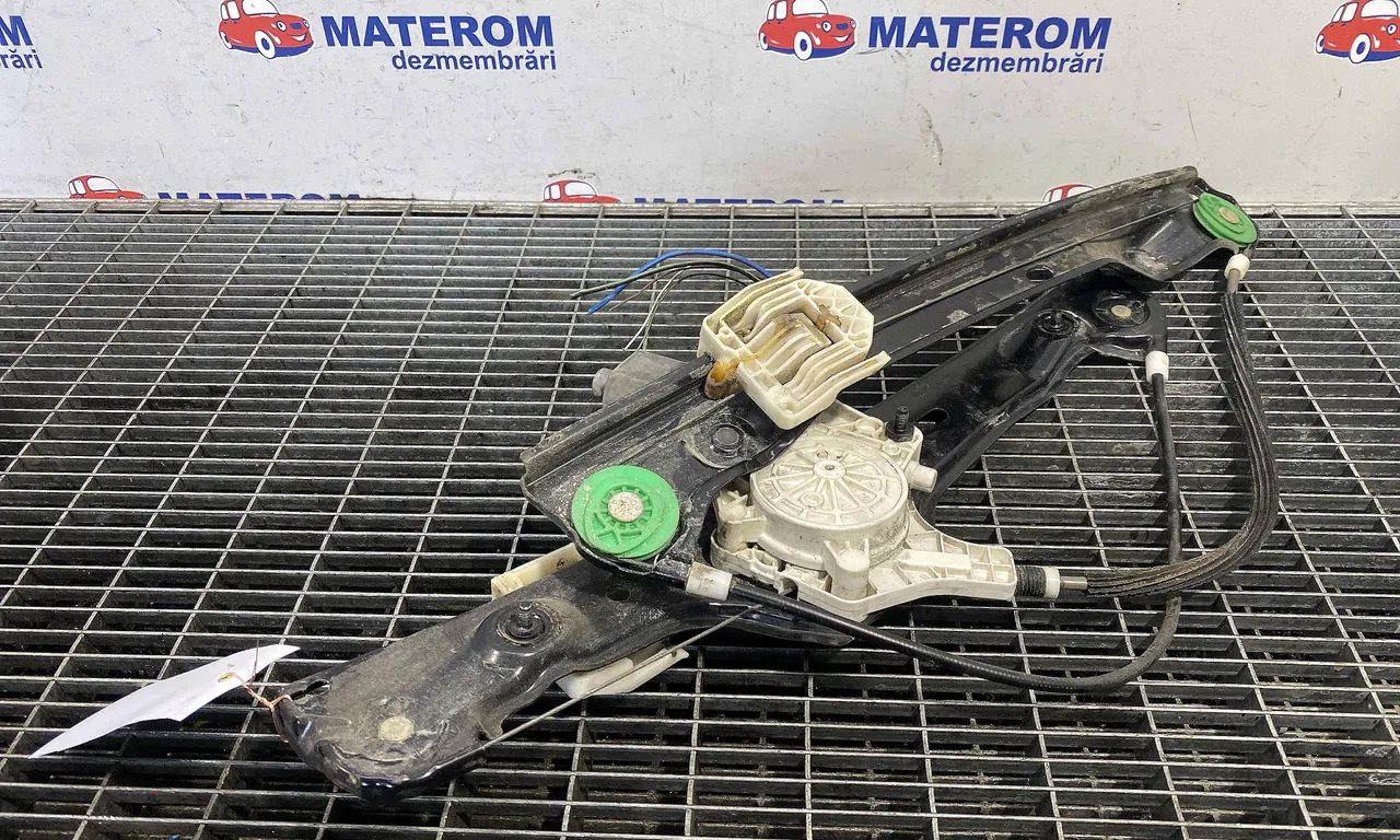 MACARA USA FATA DREAPTA BMW 3 2004-2012