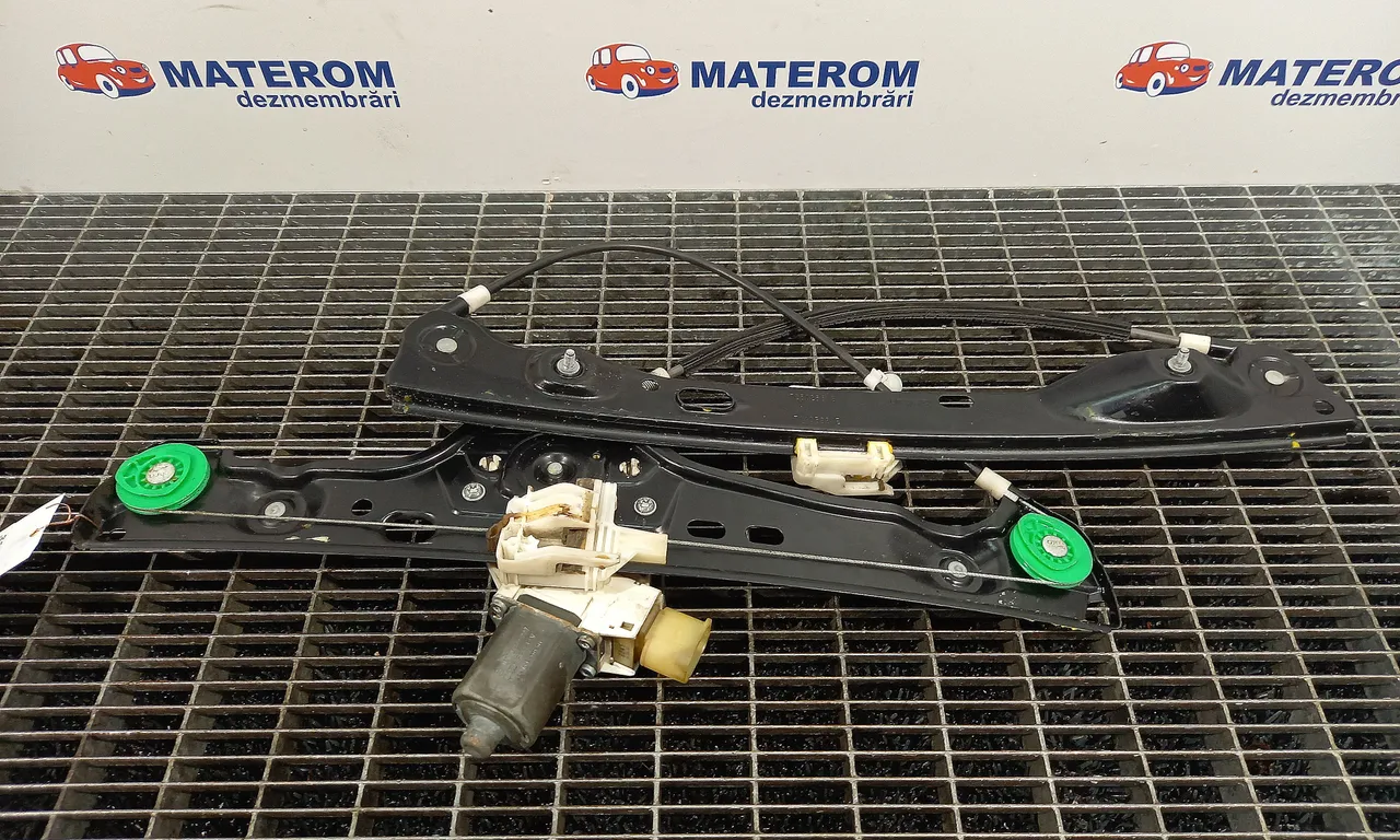 MACARA USA FATA DREAPTA BMW 3 2004-2012
