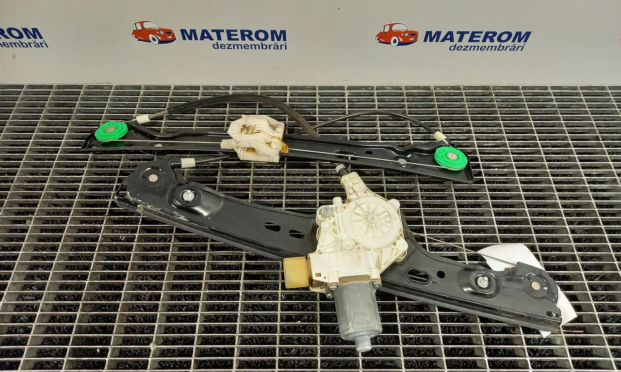 MACARA USA FATA DREAPTA BMW 3 2004-2012