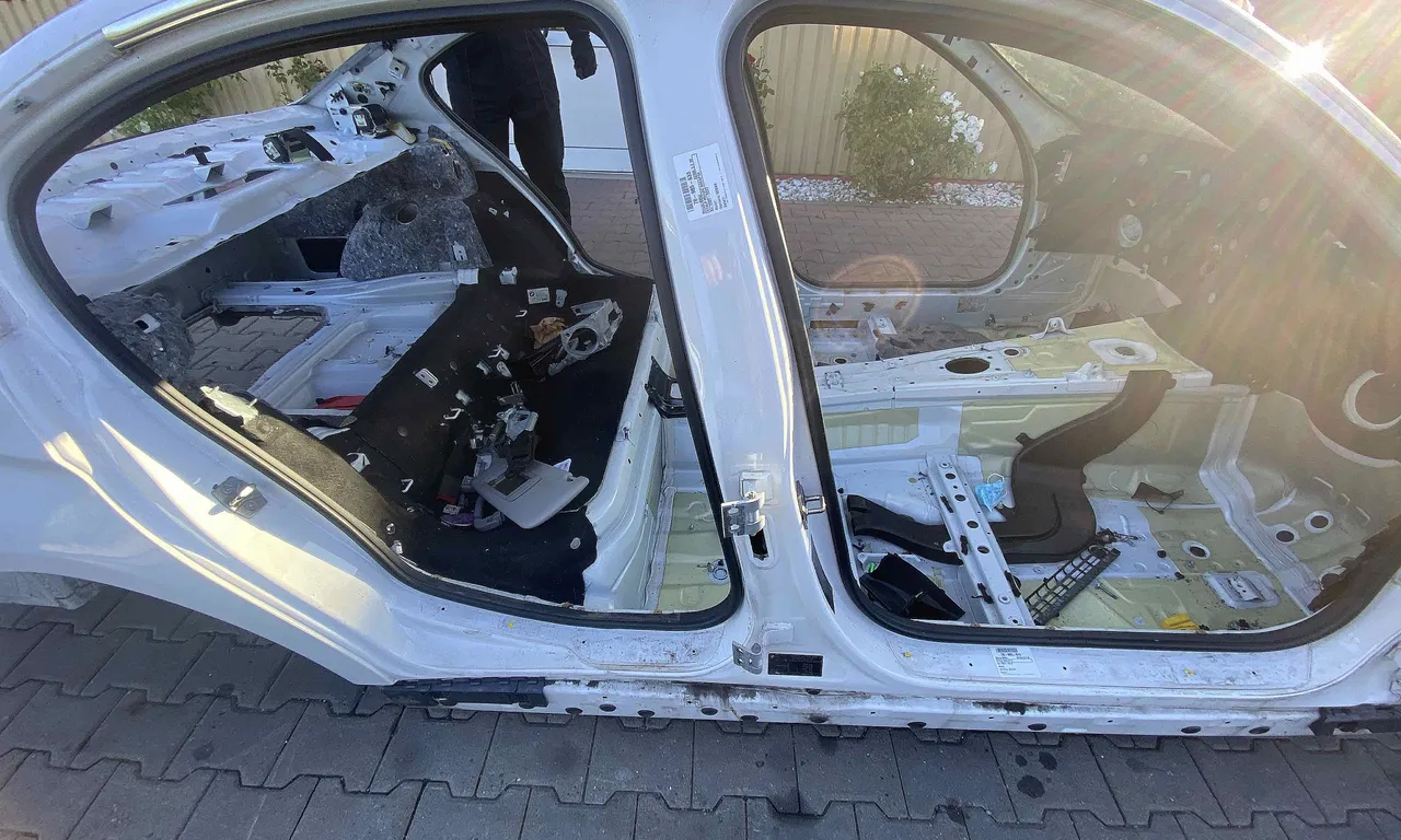 STALP MIJLOC DREAPTA BMW 3 2004-2012