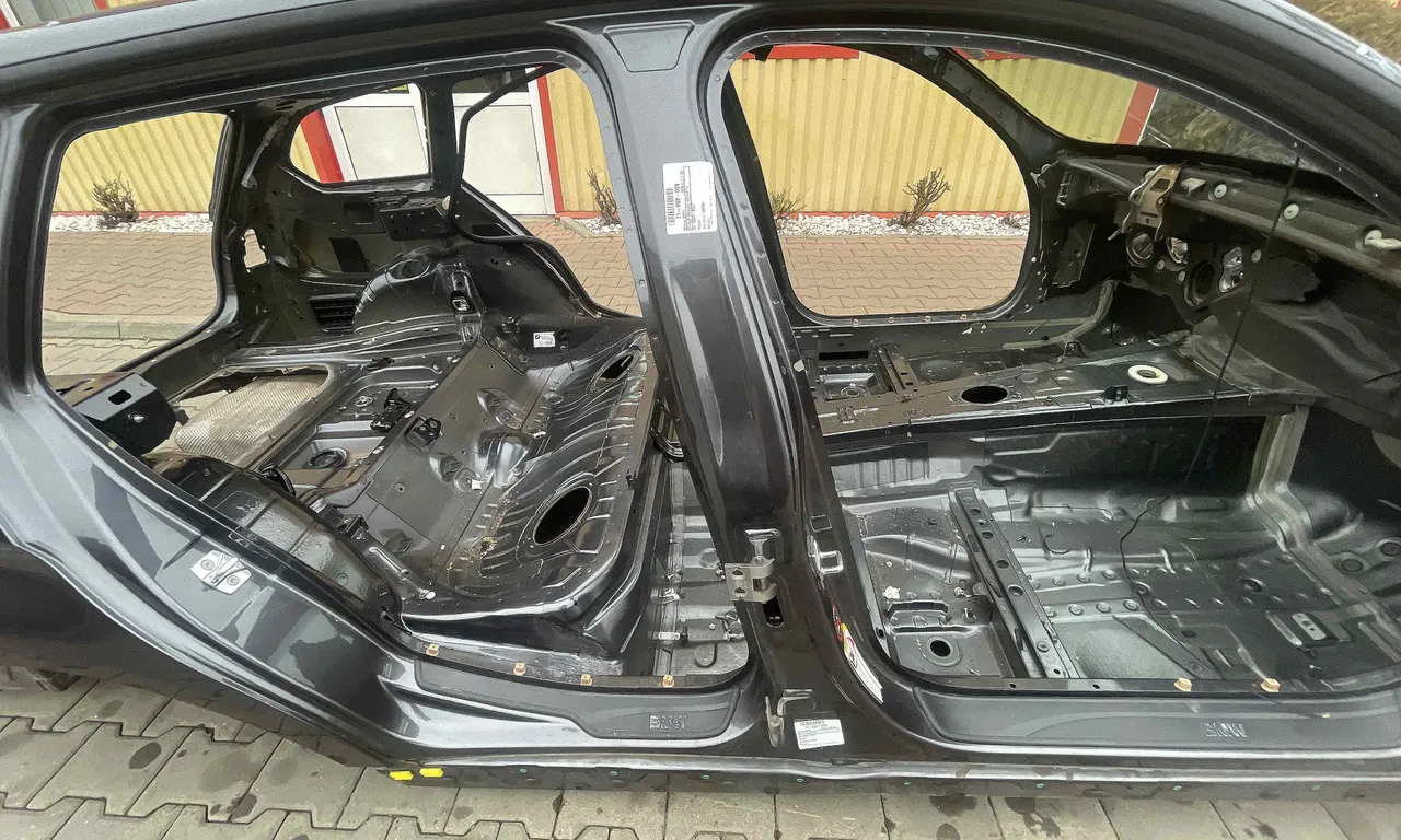 STALP MIJLOC DREAPTA BMW 3 2004-2012