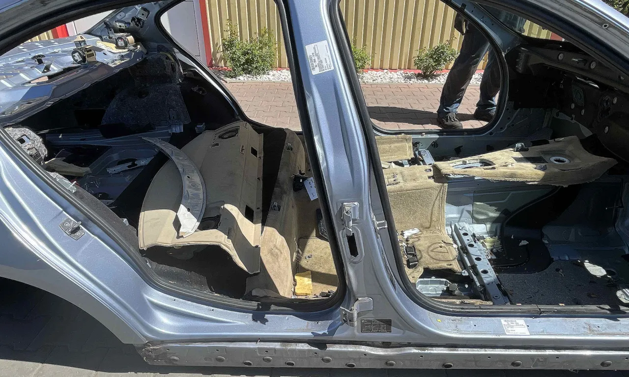 STALP MIJLOC DREAPTA BMW 3 2004-2012