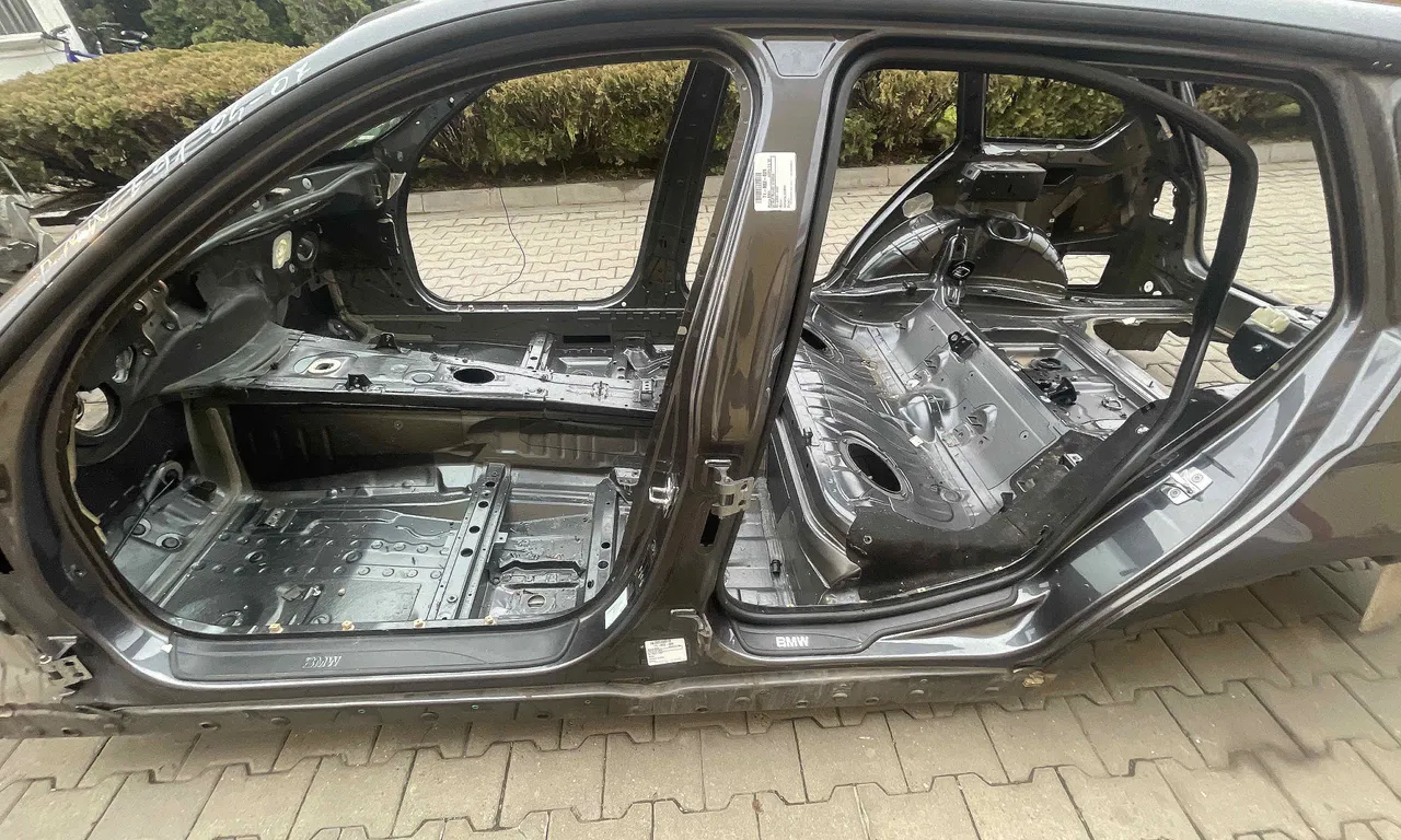 STALP MIJLOC STANGA BMW 3 2004-2012