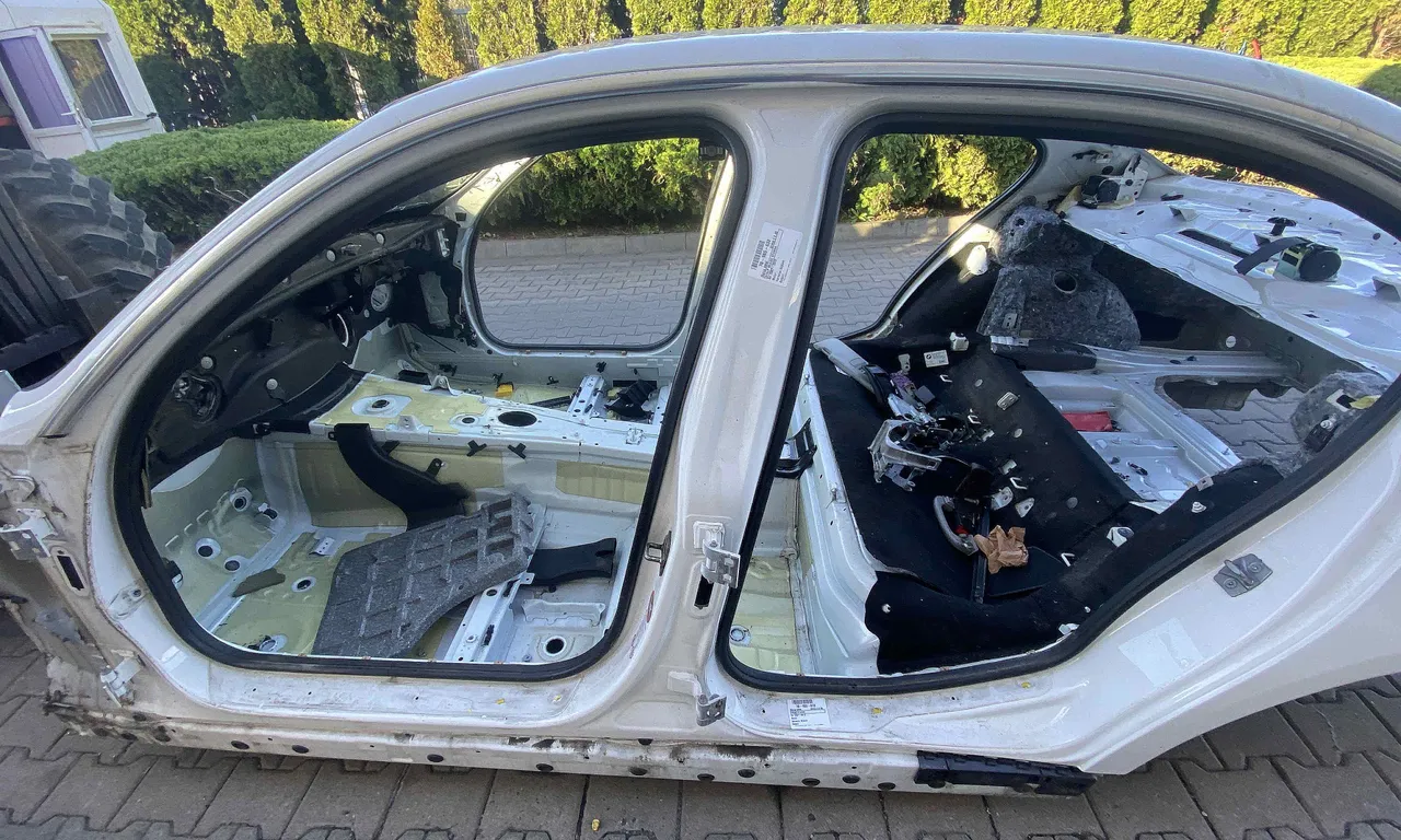 STALP MIJLOC STANGA BMW 3 2004-2012