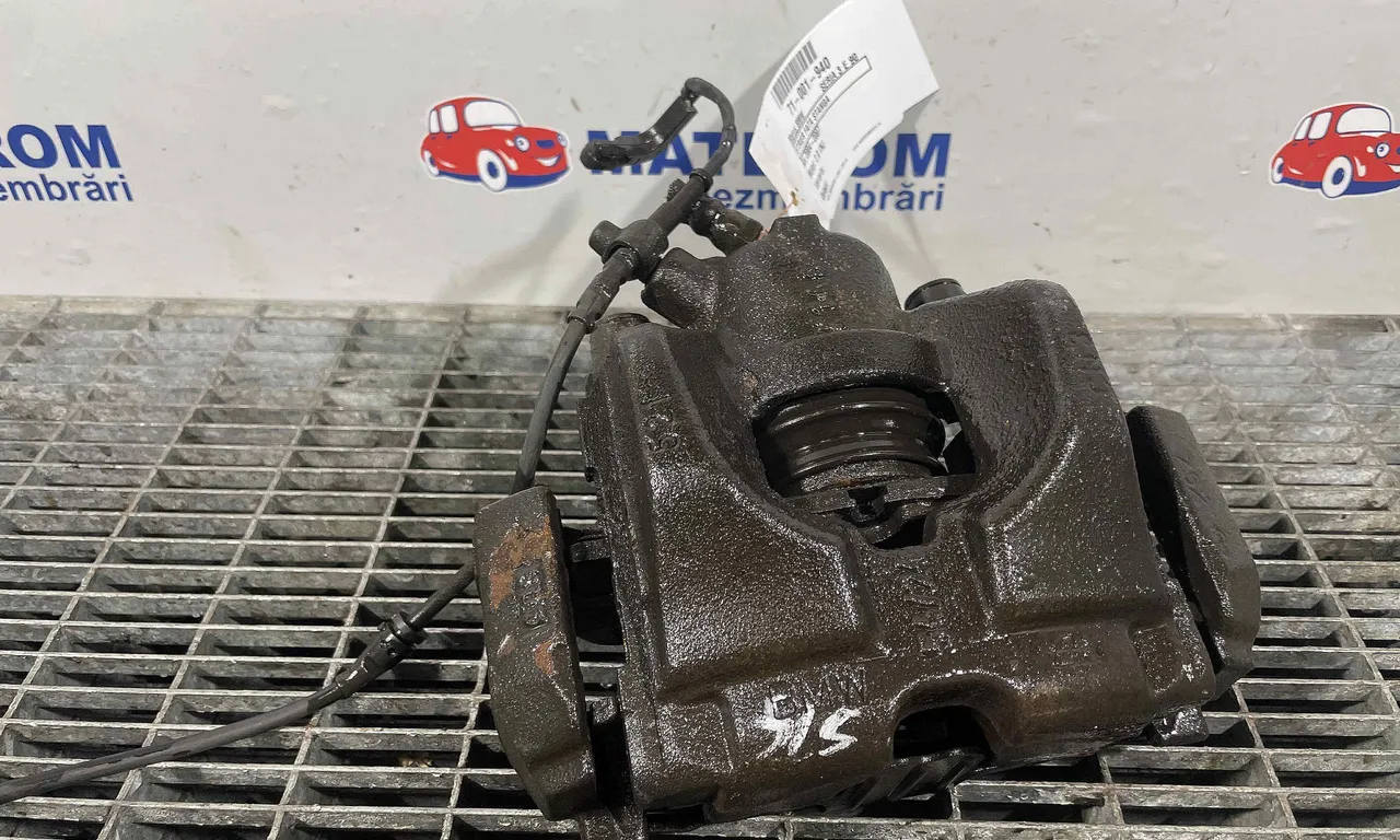 ETRIER FATA STANGA BMW 3 2004-2012