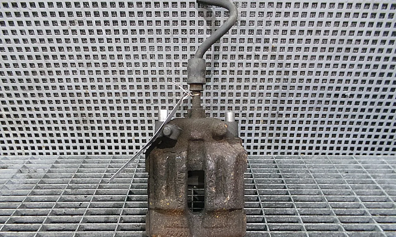 ETRIER SPATE DREAPTA BMW 3 2004-2012