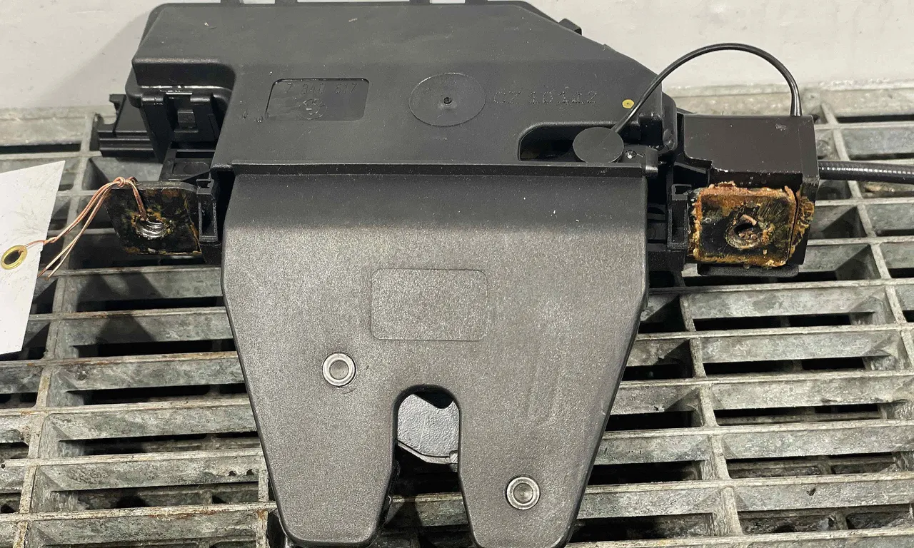 INCUIETOARE CAPOTA SPATE BMW 3 2004-2012