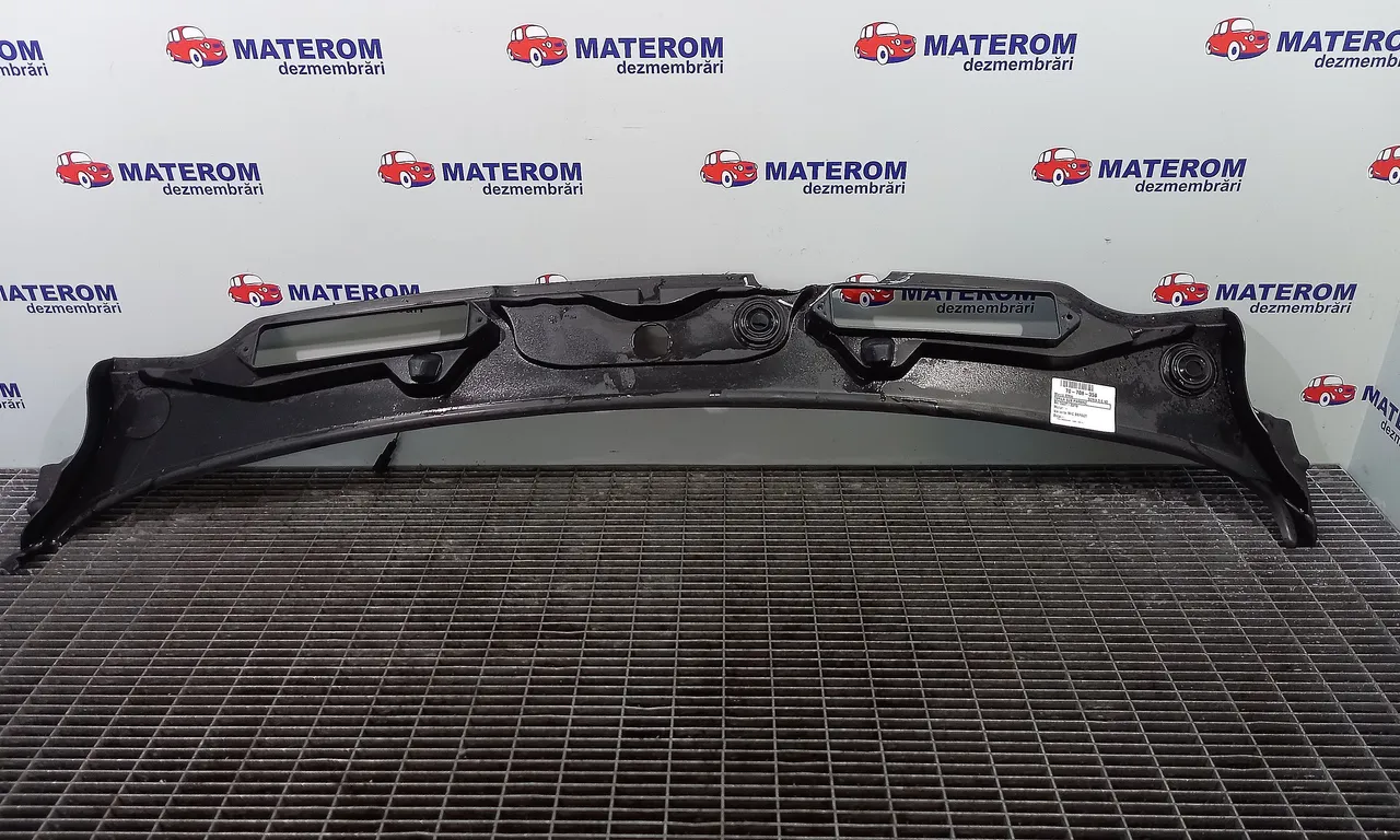 GRILA SUB PARBRIZ BMW 3 2005-2013