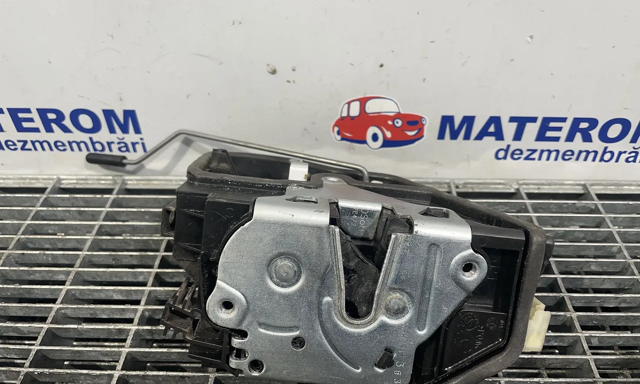 INCUIETOARE USA FATA DREAPTA BMW 3 2011-2018
