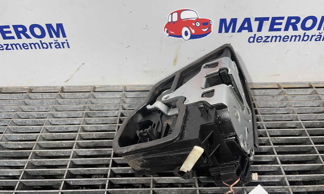 INCUIETOARE USA SPATE DREAPTA BMW 3 2011-2018