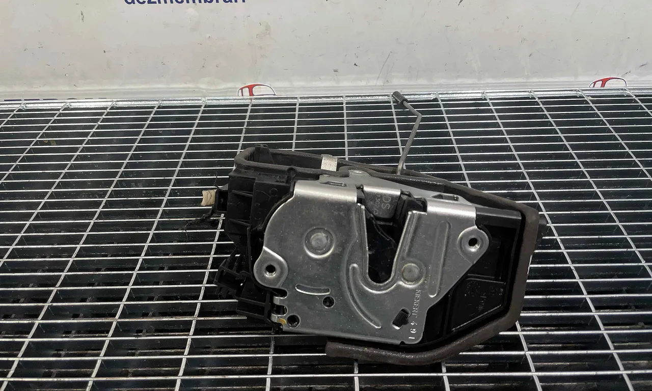 INCUIETOARE USA SPATE DREAPTA BMW 3 2011-2018