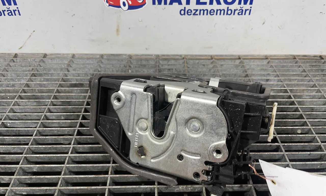 INCUIETOARE USA SPATE STANGA BMW 3 2011-2018