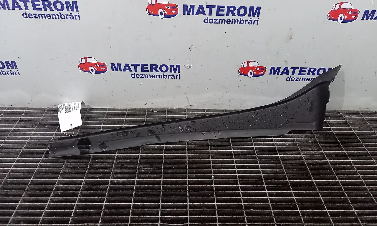 ORNAMENT SUB CAPOTA FATA BMW 3 2011-2018