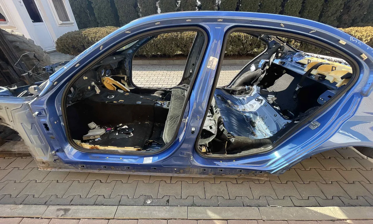 STALP MIJLOC STANGA BMW 3 2011-2018