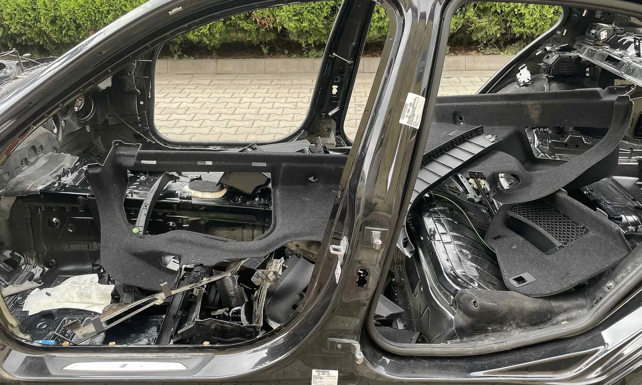 STALP MIJLOC STANGA BMW 3 2011-2018