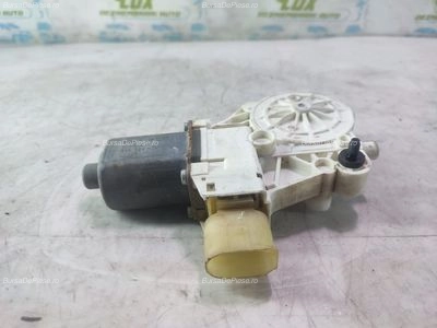 Motoras stanga fata